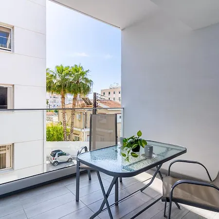 Honey 1-bedroom In לרנקה